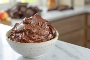 Maîtrisez la crème au beurre chocolatée : une recette infaillible